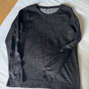 Lululemon black and white top